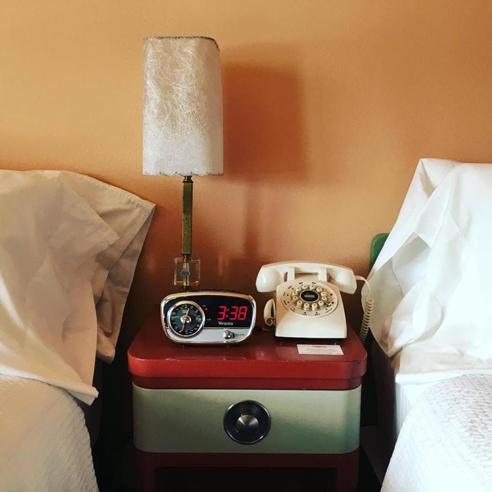 Holiday Music Motel interior in Sturgeon Bay, WI — gallery photo 2
