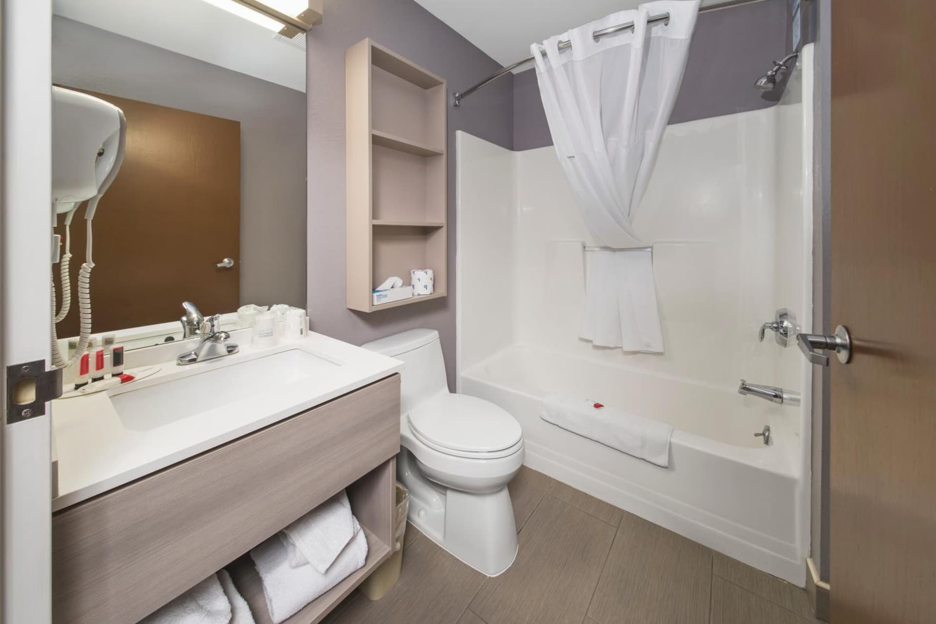 Microtel Inn & Suites by Wyndham Bethel/Danbury gallery photo in Bethel — image 28