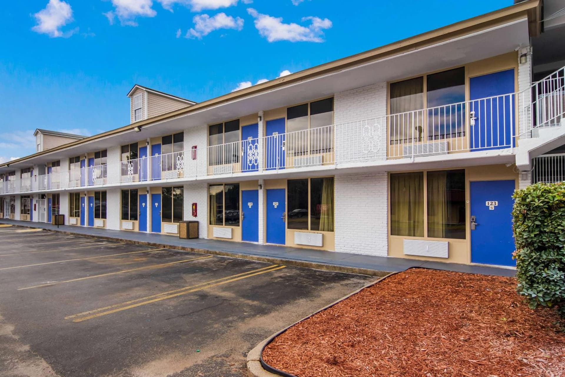 Studio 6 Extended Stay - Lagrange, GA interior in LaGrange, GA — gallery photo 2