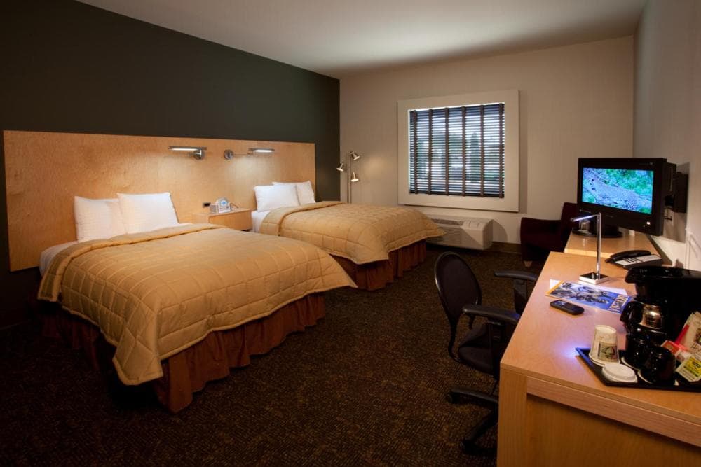 Spark by Hilton Artesia interior in Artesia, NM — gallery photo 2