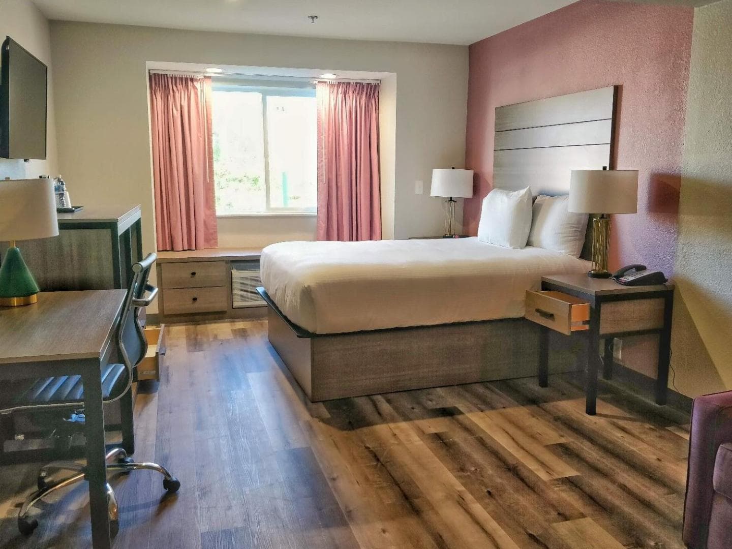 Arya Inn and Suites interior in Irving, TX — gallery photo 2