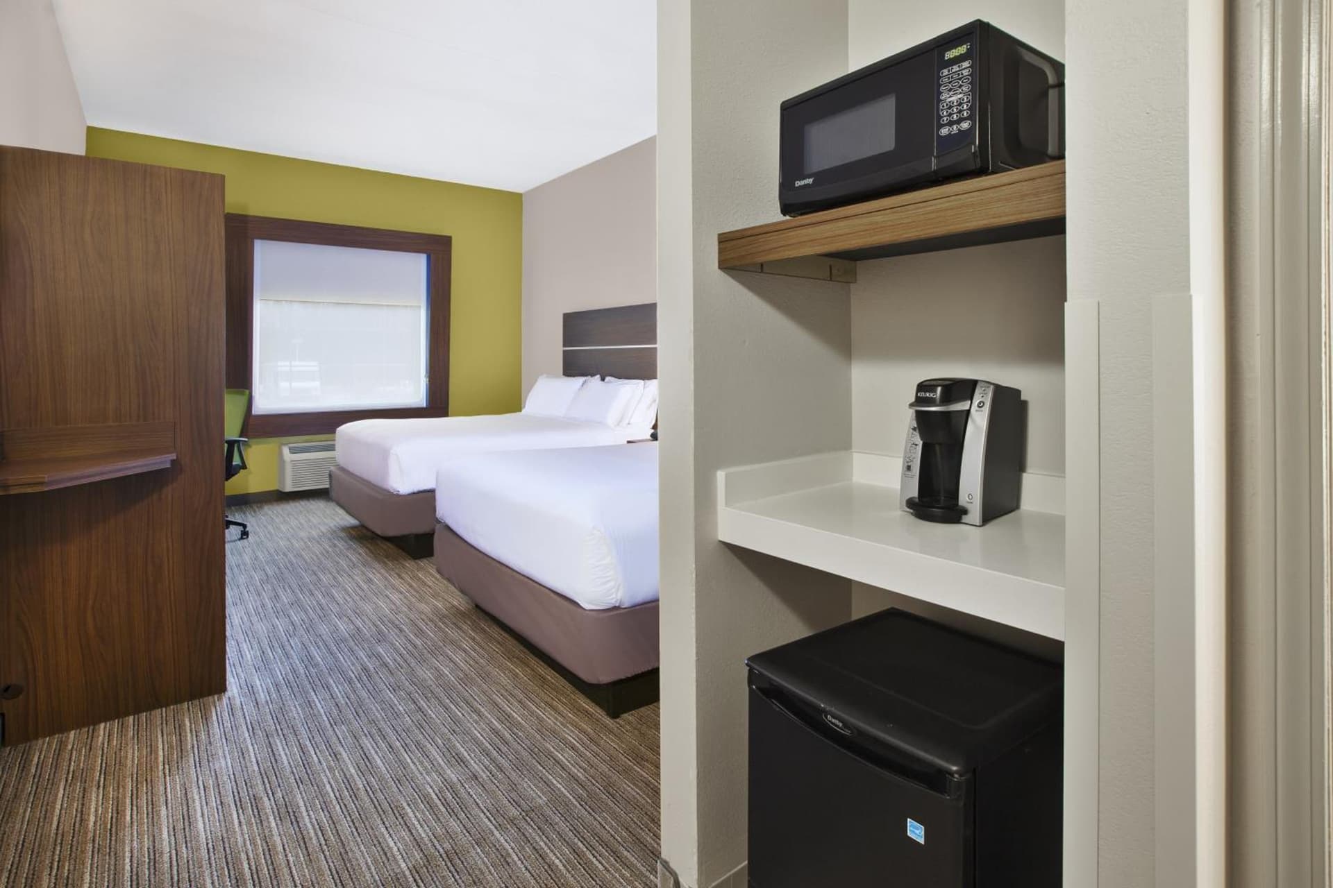 Holiday Inn Express & Suites Alcoa Knoxville Airport by IHG property views in Alcoa, TN — gallery photo 3