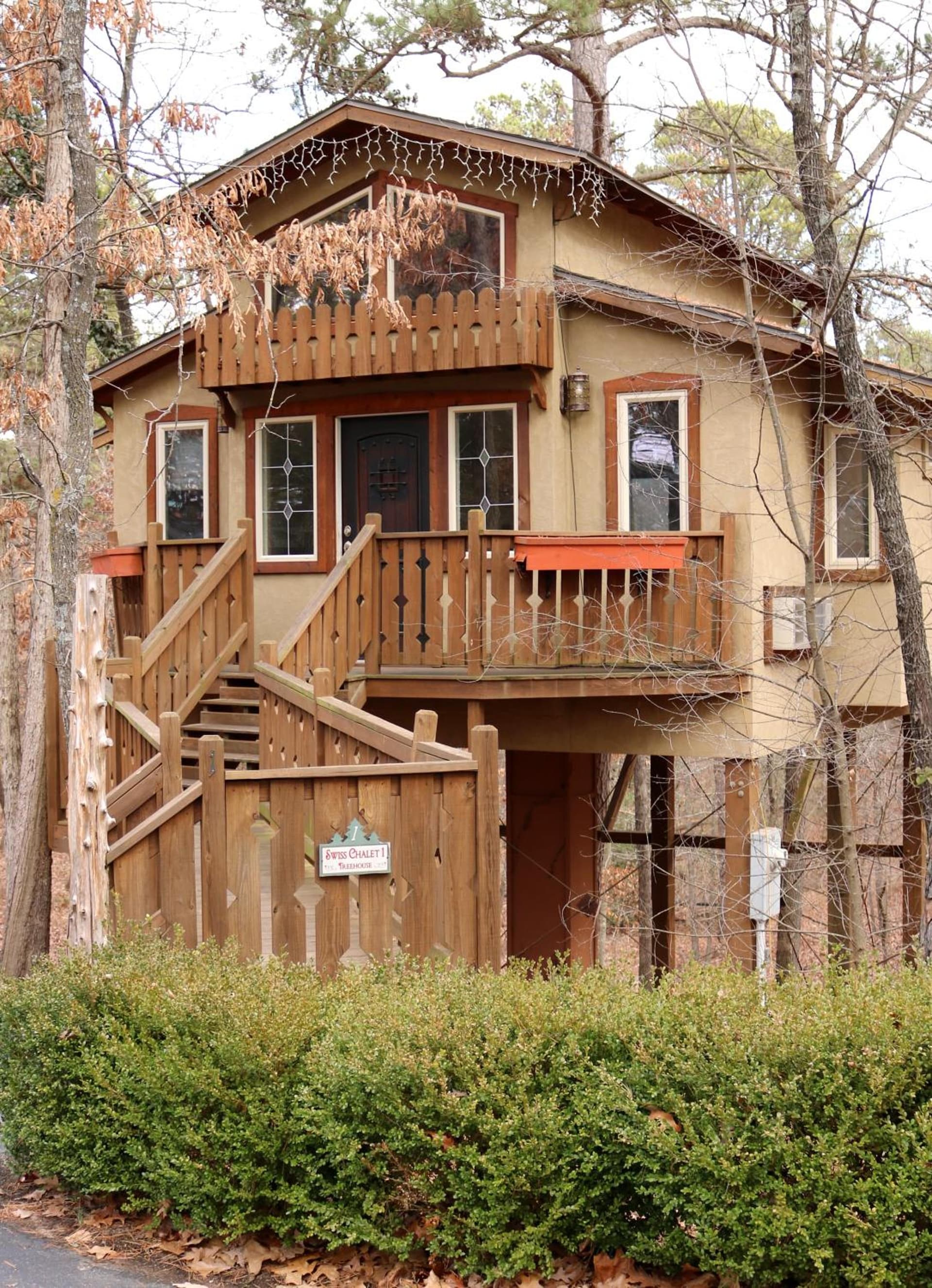 The Grand Treehouse Resort featured exterior or lobby in Eureka Springs, AR — similar hotel