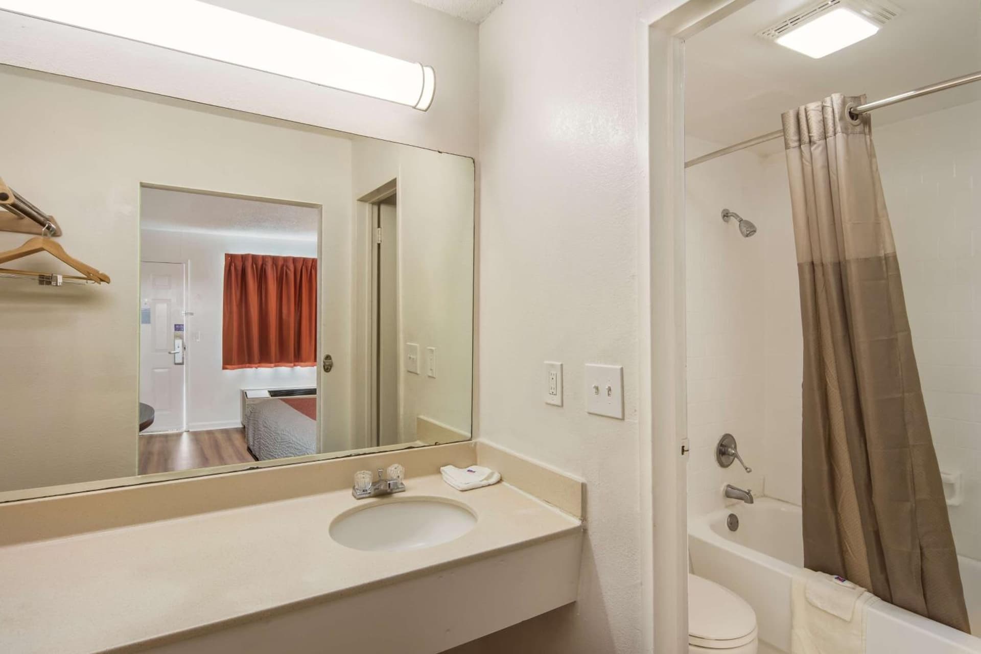 Motel 6-Warner Robins, GA gallery photo in Warner Robins, GA — image 11