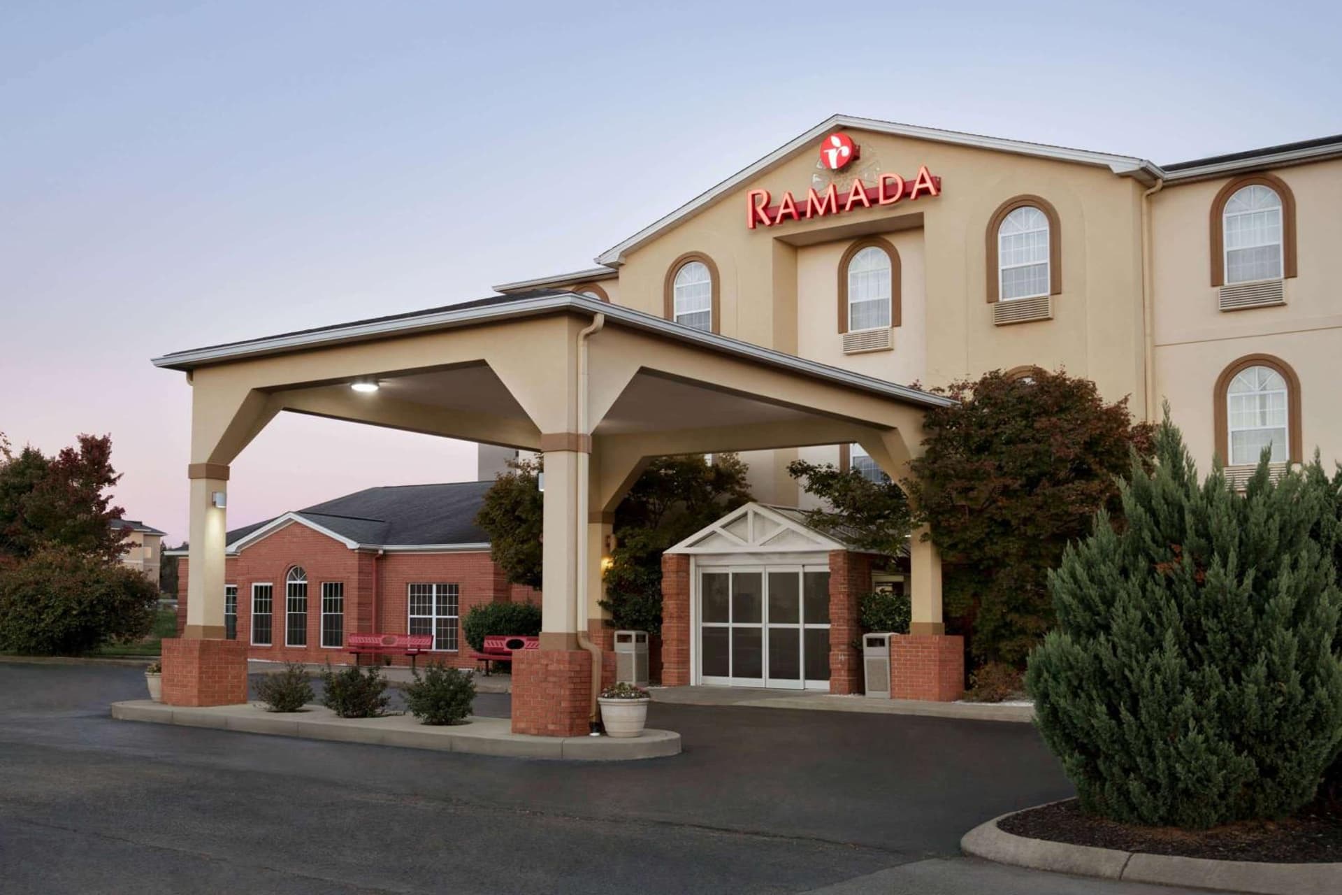 Ramada by Wyndham Elizabethtown — hotel in Elizabethtown, Kentucky