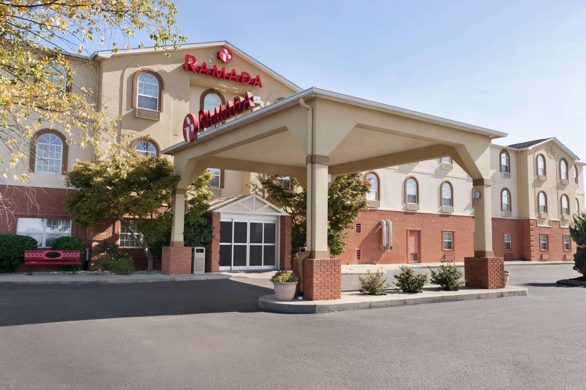 Ramada by Wyndham Elizabethtown interior in Elizabethtown, KY — gallery photo 2