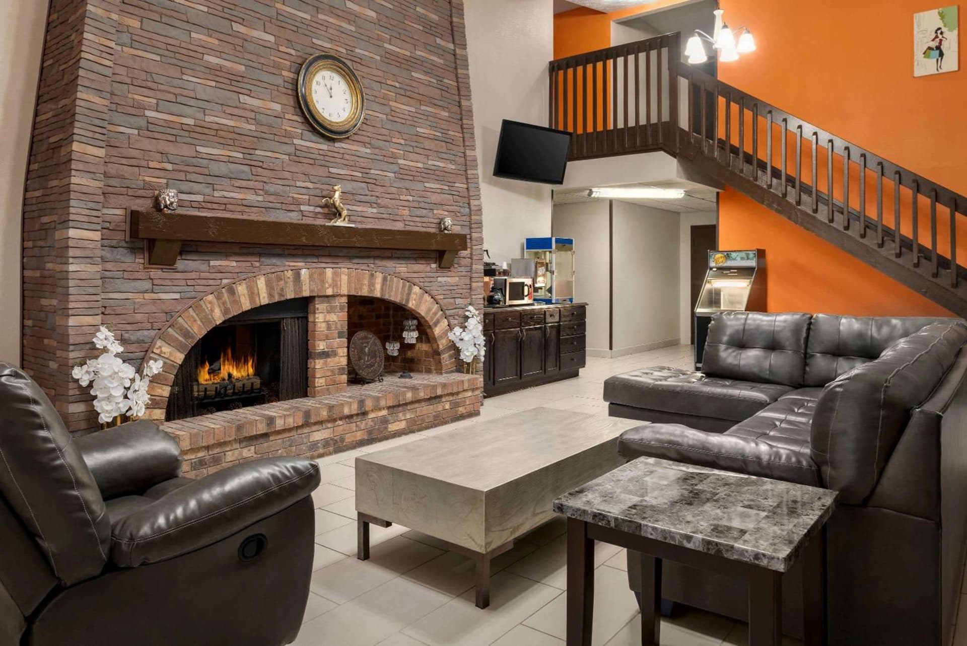 Howard Johnson by Wyndham Appleton property views in Appleton, WI — gallery photo 3