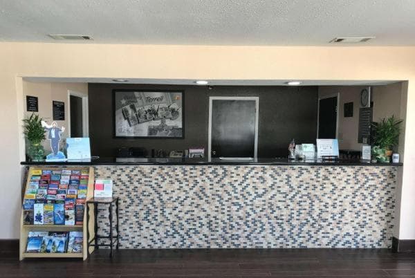 Super 8 by Wyndham Terrell interior in Terrell, TX — gallery photo 2