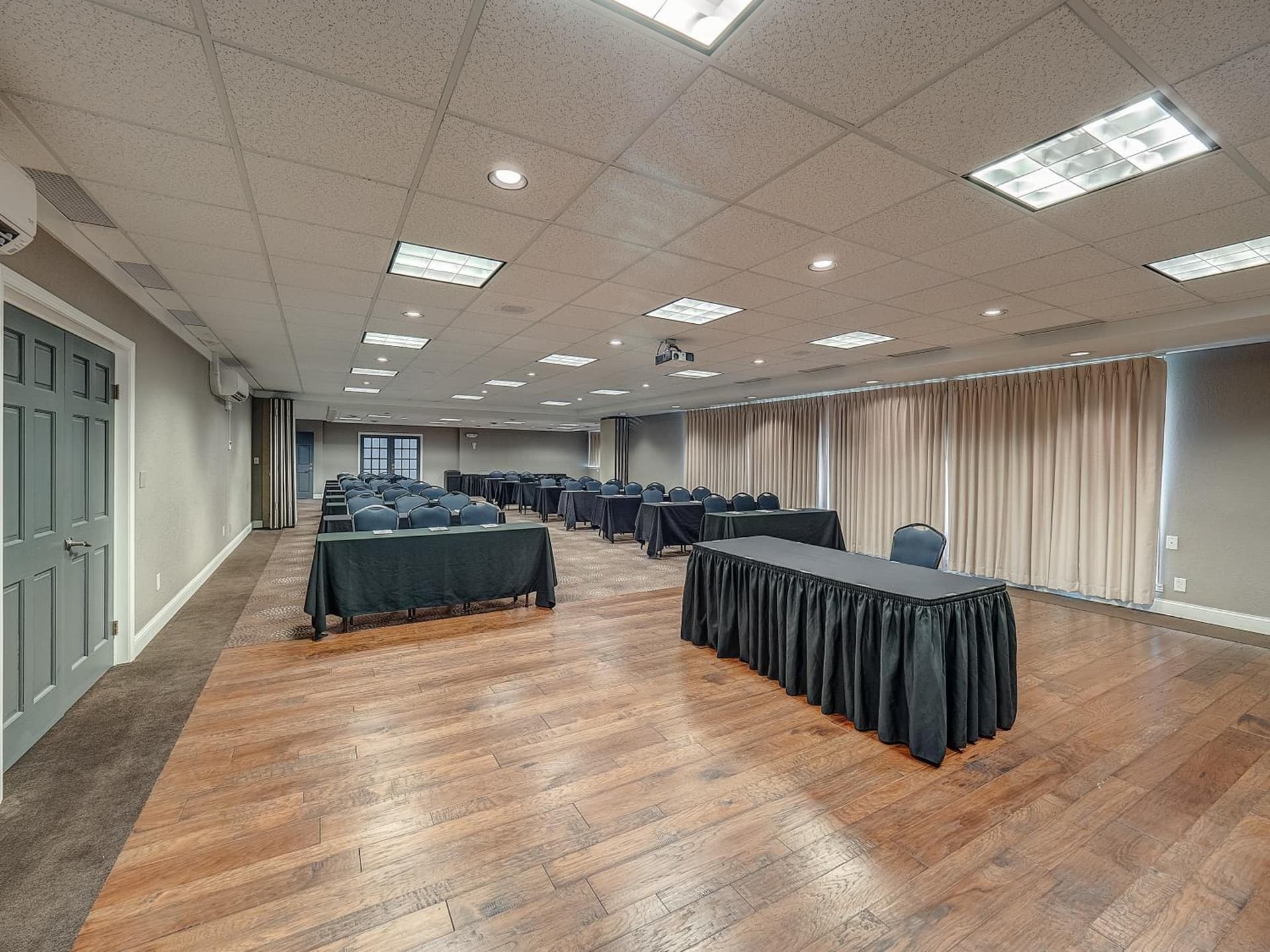 Red Lion Inn & Suites Urbana property views in Champaign, IL — gallery photo 3