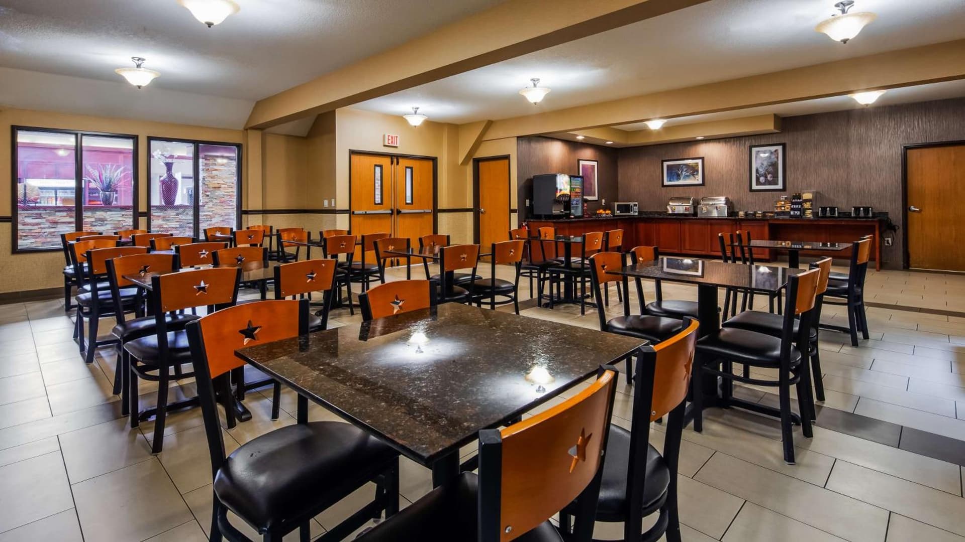 Best Western PLUS Vancouver Mall Drive interior in Vancouver, WA — gallery photo 2