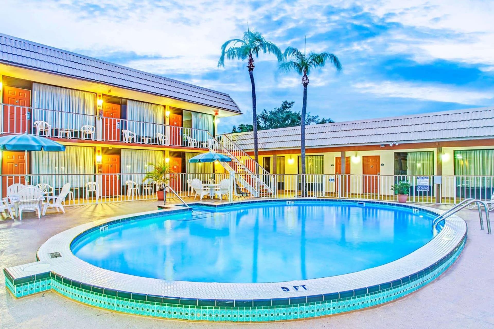 Days Inn by Wyndham St. Petersburg Central gallery photo in St Petersburg, FL — image 15
