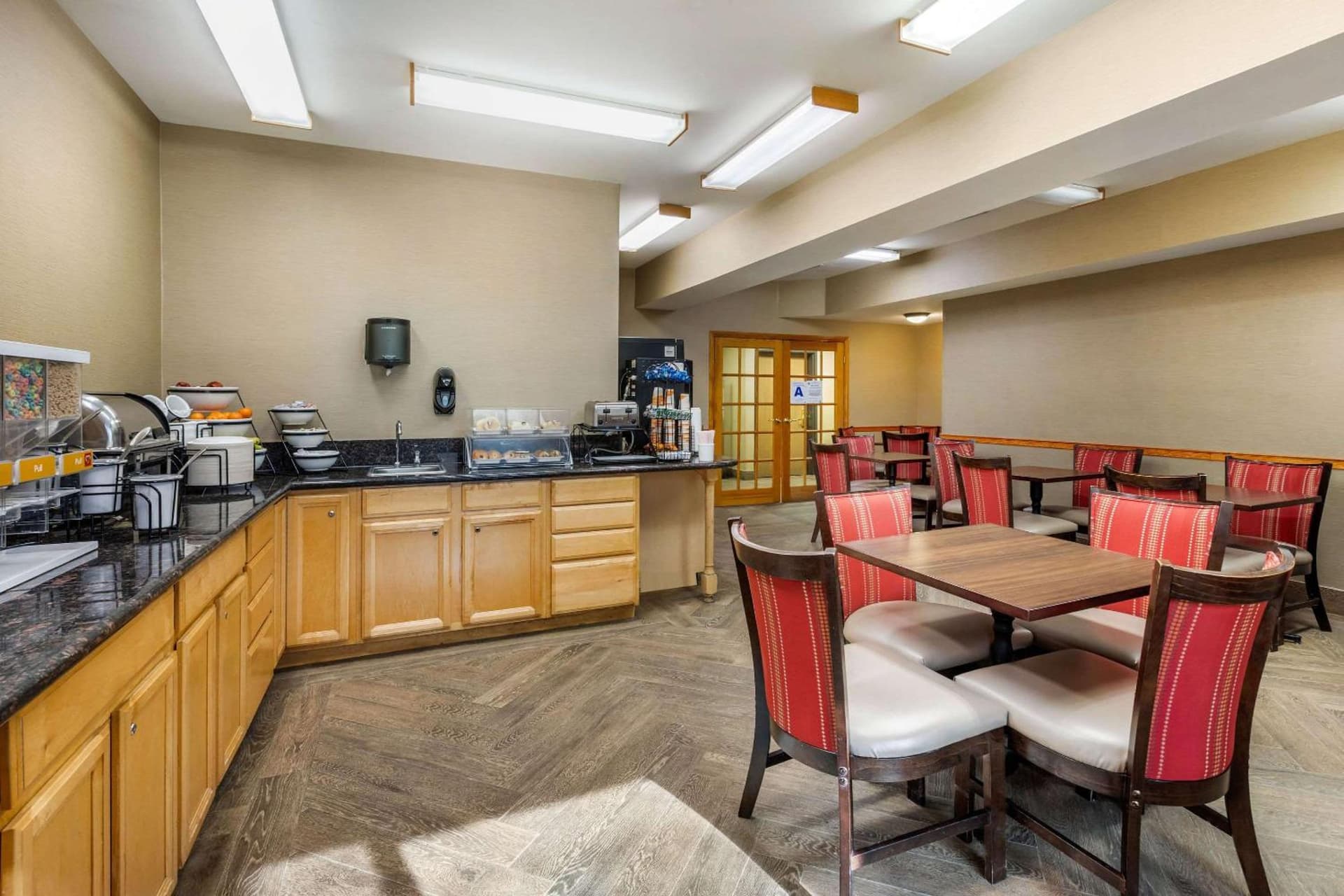 Comfort Inn & Suites Murrieta Temecula Wine Country interior in Murrieta, CA — gallery photo 2