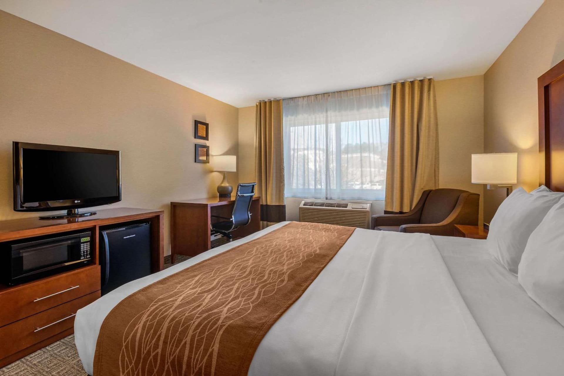 Comfort Inn & Suites Murrieta Temecula Wine Country property views in Murrieta, CA — gallery photo 3