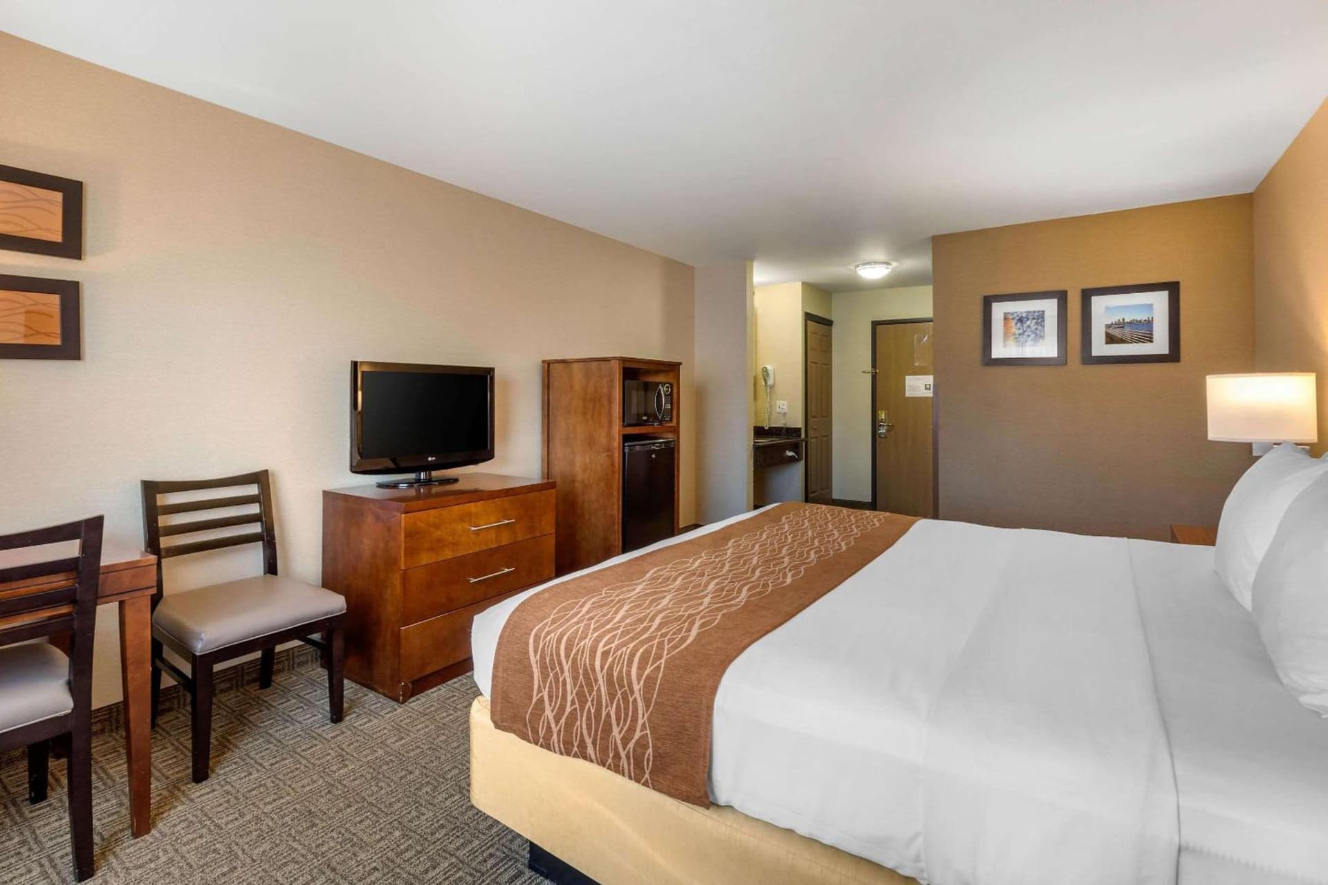 Comfort Inn & Suites Murrieta Temecula Wine Country property views in Murrieta, CA — gallery photo 3