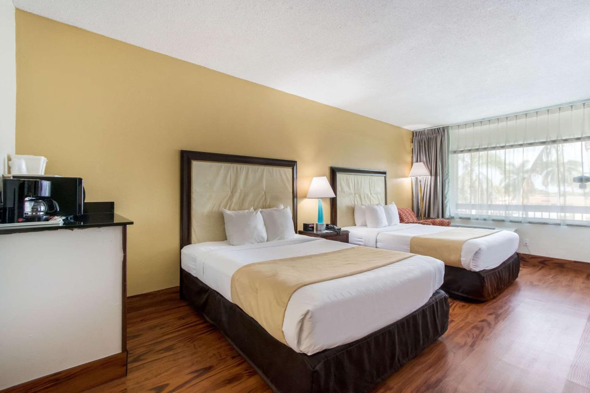 Quality Inn Boca Raton University Area interior in Boca Raton, FL — gallery photo 2