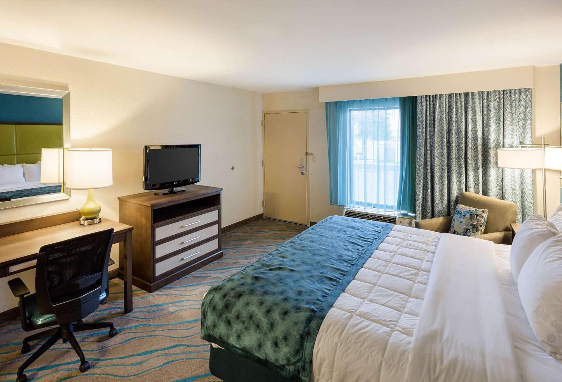 Quality Inn Gulfport I-10 interior in Gulfport, MS — gallery photo 2