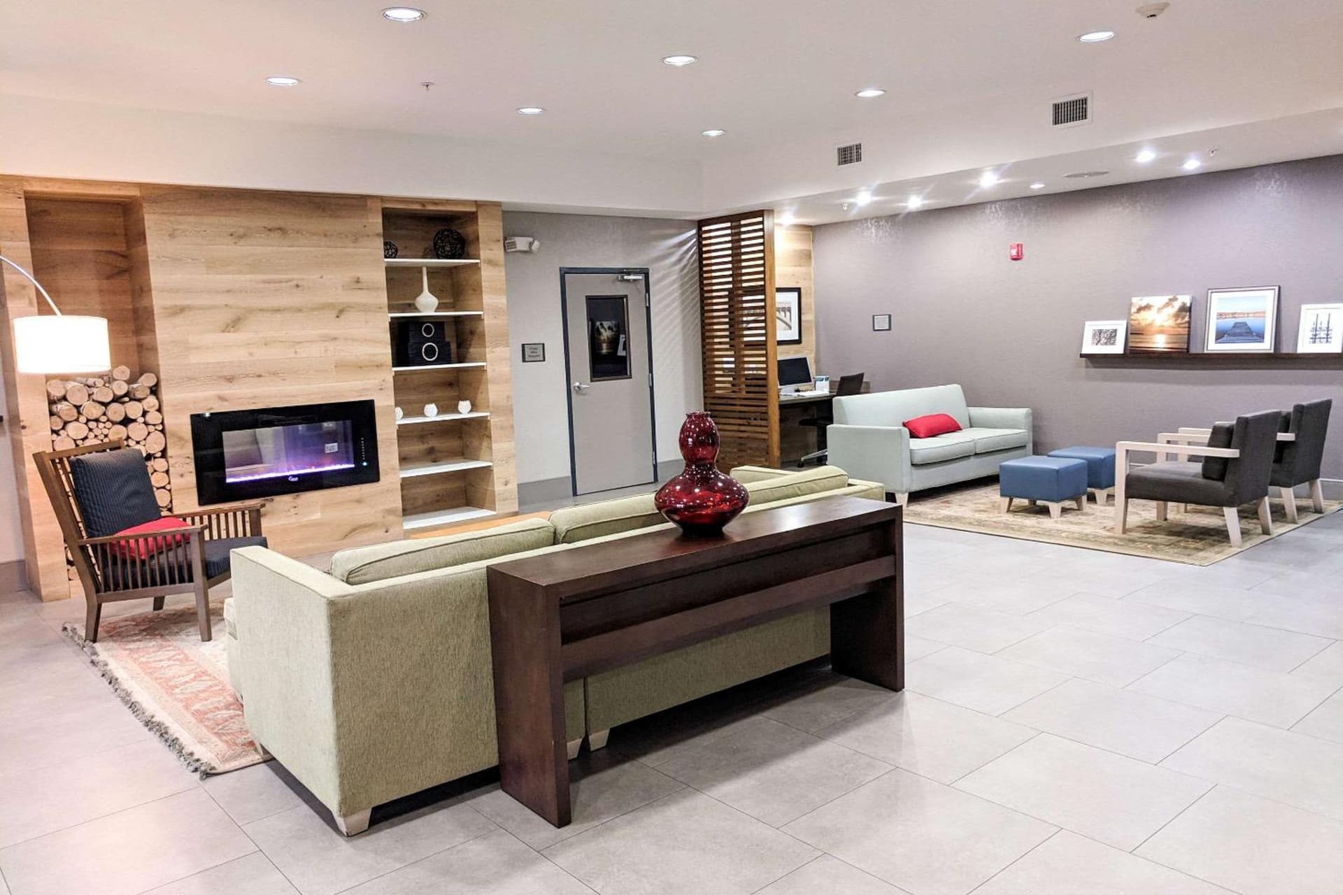 Comfort Inn & Suites Slidell - New Orleans Area interior in Slidell, LA — gallery photo 2