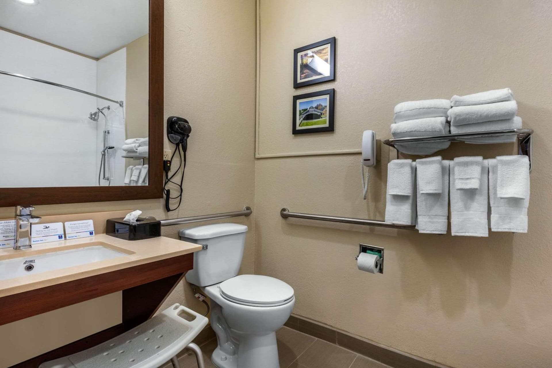 Comfort Inn & Suites Montgomery East Carmichael Rd gallery photo in Montgomery, AL — image 44