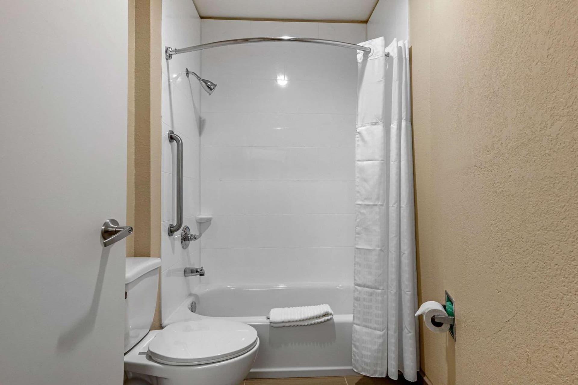 Comfort Inn & Suites Montgomery East Carmichael Rd interior in Montgomery, AL — gallery photo 2