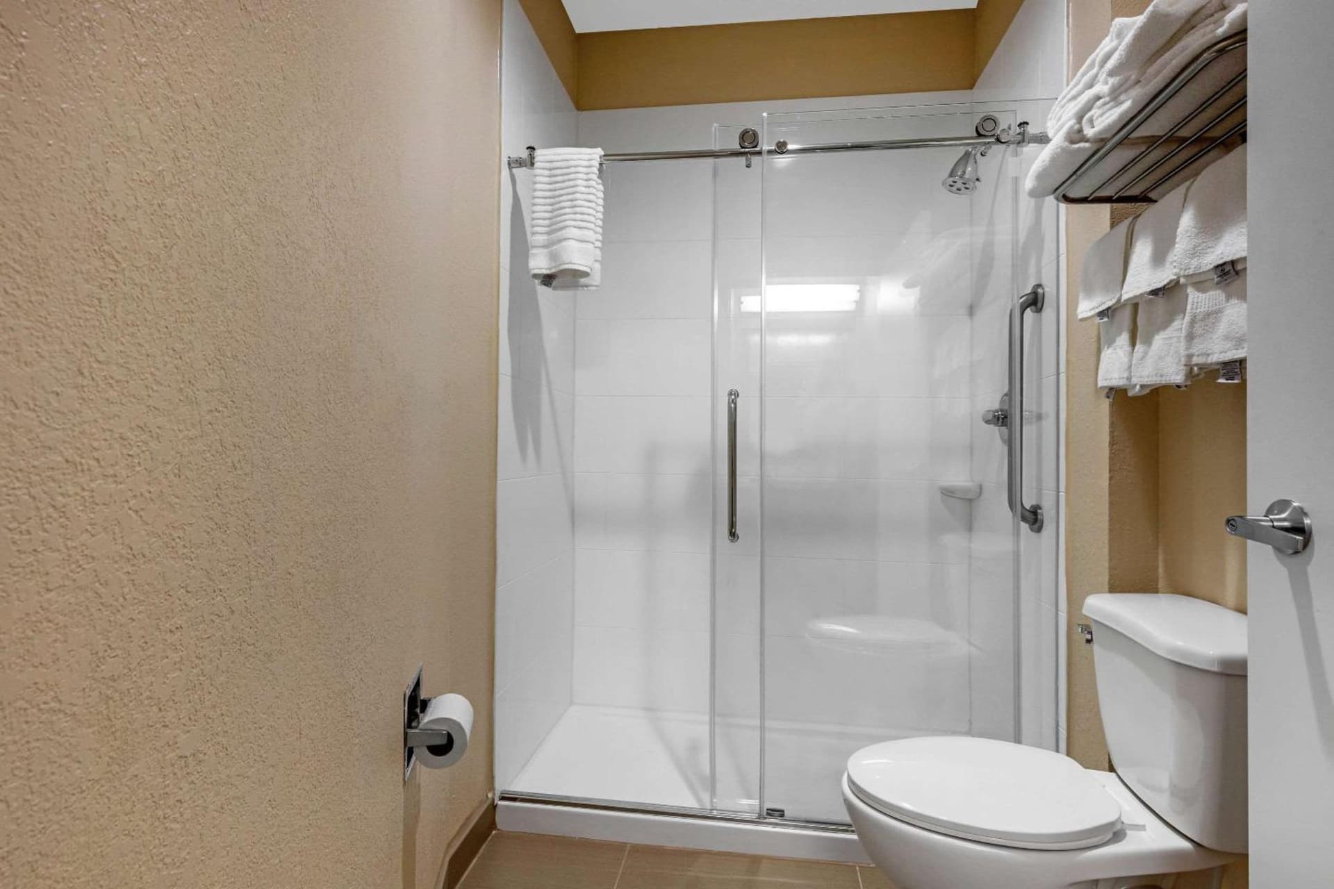 Comfort Inn & Suites Montgomery East Carmichael Rd gallery photo in Montgomery, AL — image 11