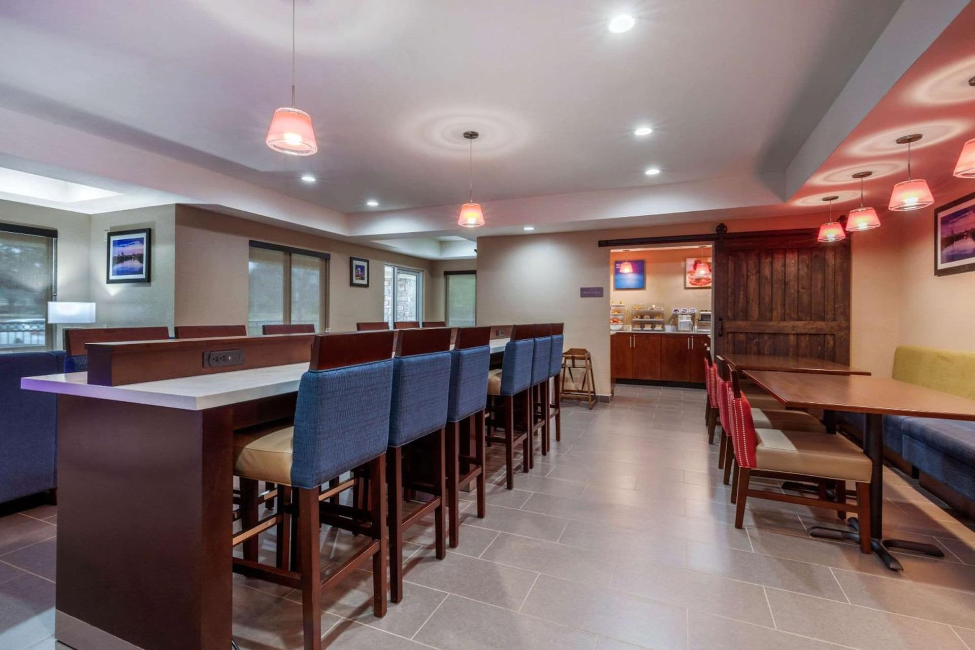 Comfort Inn & Suites Montgomery East Carmichael Rd gallery photo in Montgomery, AL — image 49