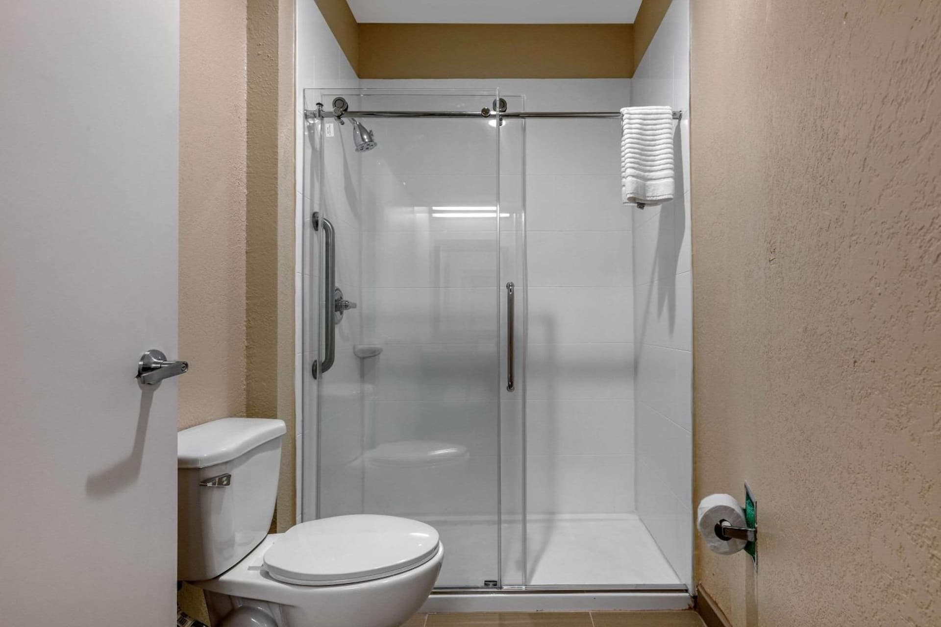 Comfort Inn & Suites Montgomery East Carmichael Rd gallery photo in Montgomery, AL — image 22