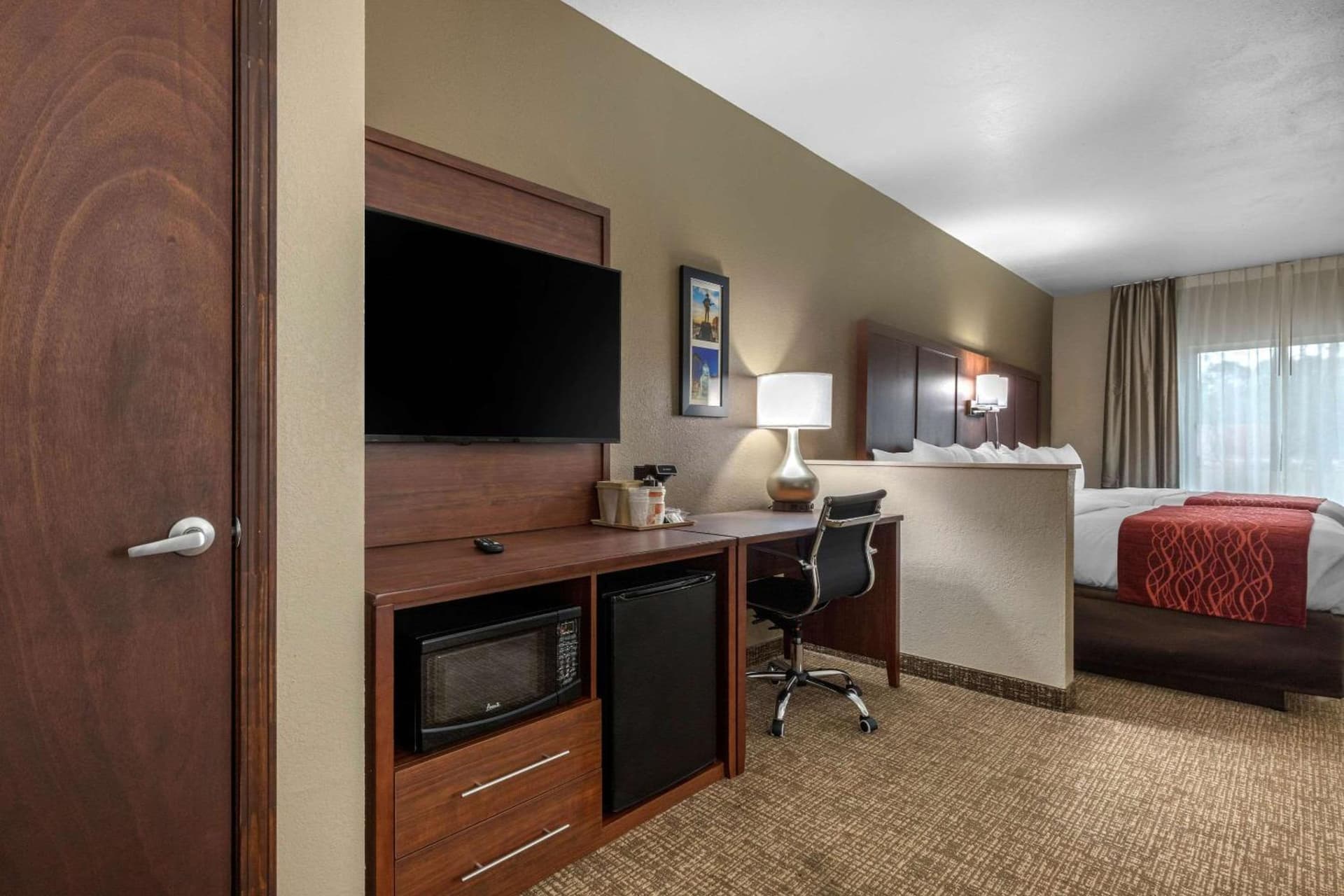 Comfort Inn & Suites Montgomery East Carmichael Rd property views in Montgomery, AL — gallery photo 3