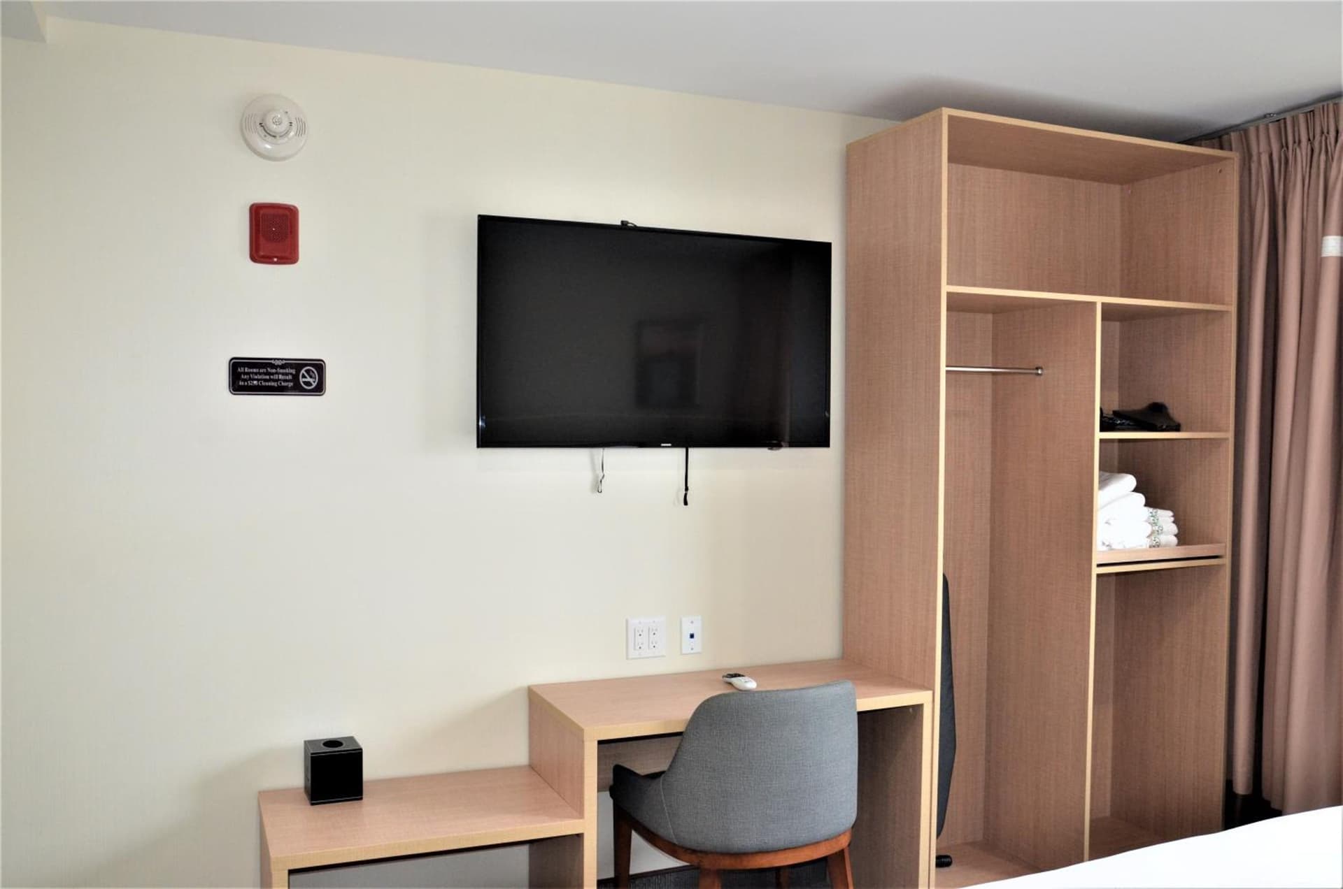 LIC Plaza Hotel gallery photo in Queens, NY — image 16