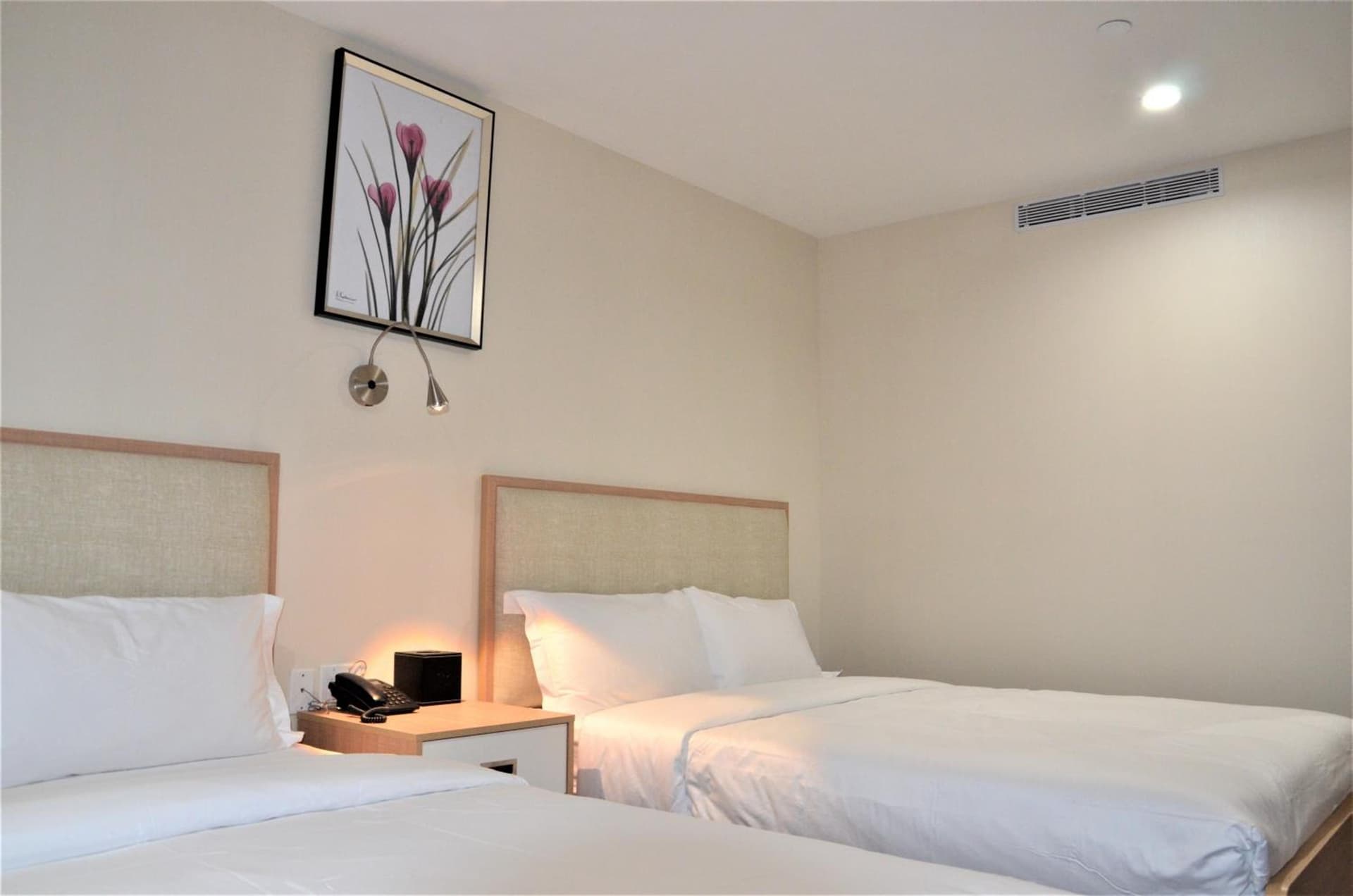 LIC Plaza Hotel gallery photo in Queens, NY — image 28