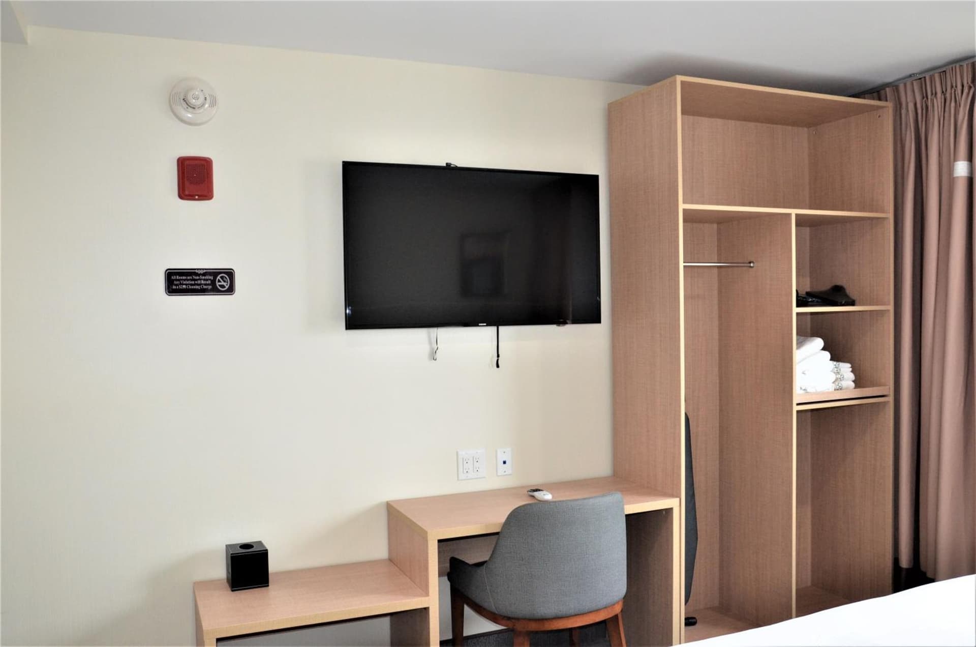 LIC Plaza Hotel gallery photo in Queens, NY — image 32