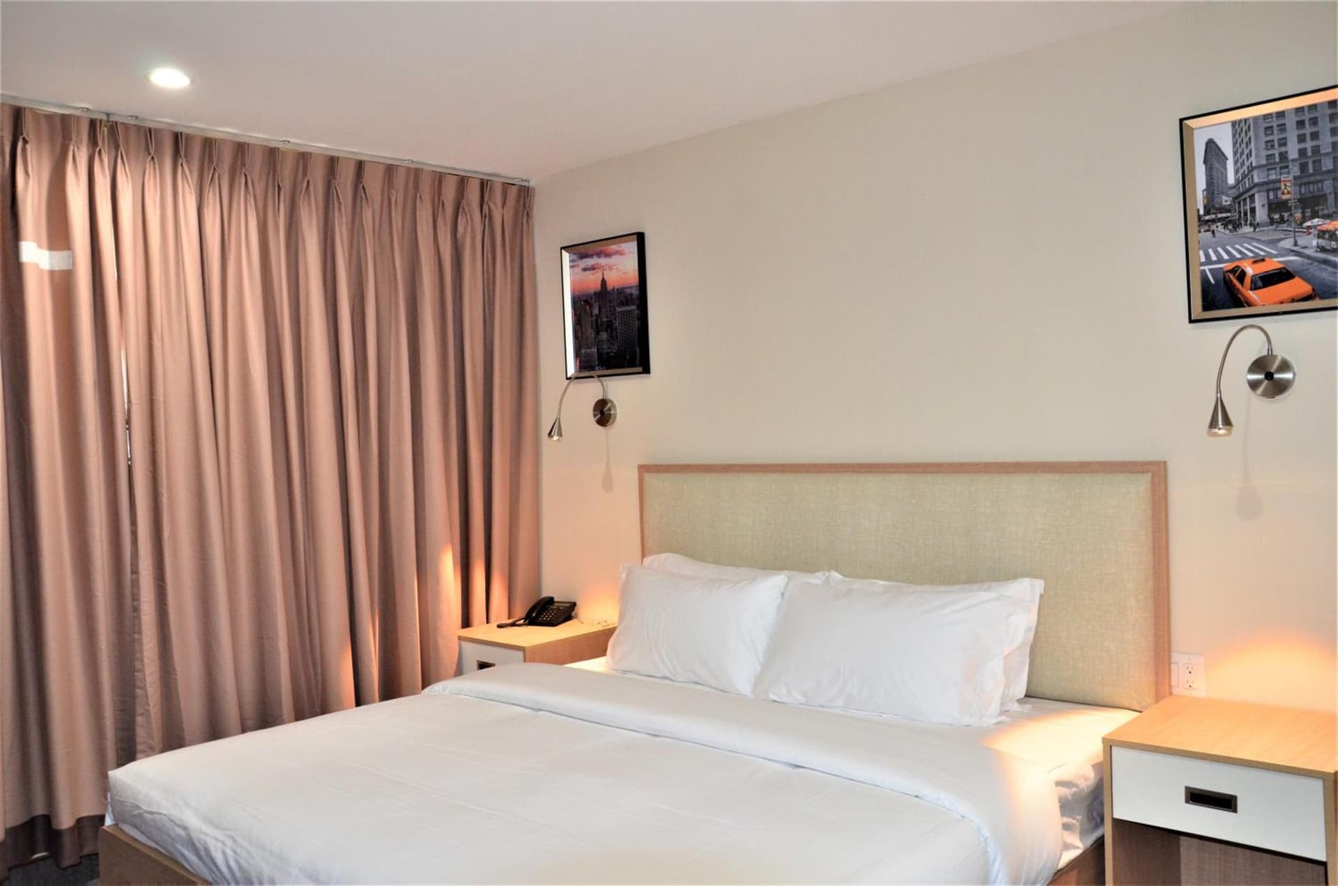 LIC Plaza Hotel gallery photo in Queens, NY — image 13