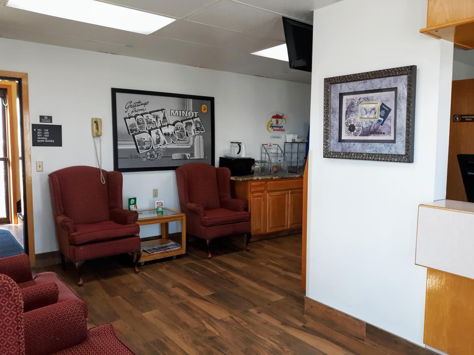 Super 8 by Wyndham Minot Airport property views in Minot, ND — gallery photo 3