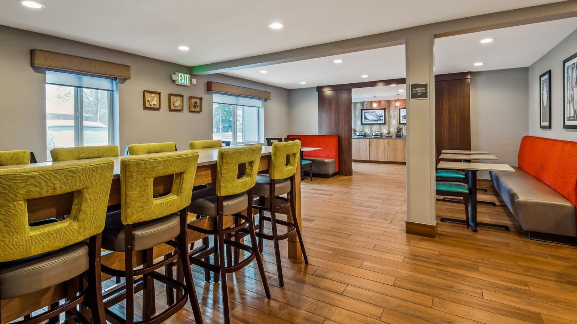 Best Western McMinnville Inn interior in McMinnville, OR — gallery photo 2