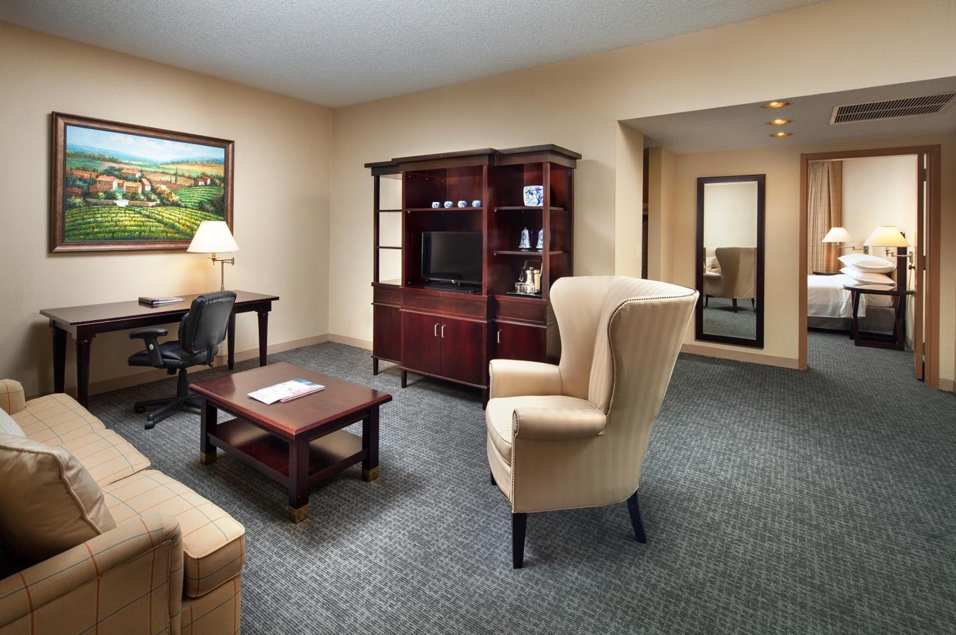 Anaheim Majestic Garden Hotel gallery photo in Anaheim, CA — image 77