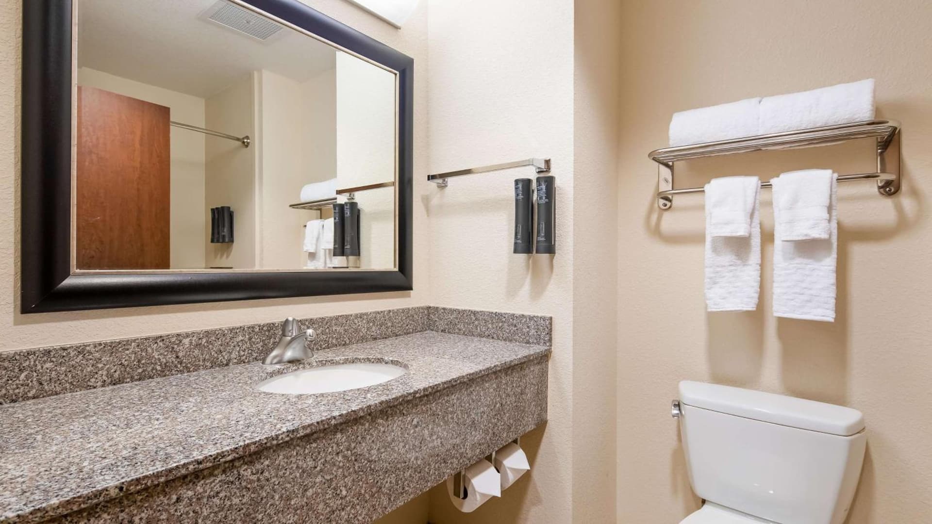Best Western Plus Chain of Lakes Inn & Suites gallery photo in Leesburg, FL — image 27