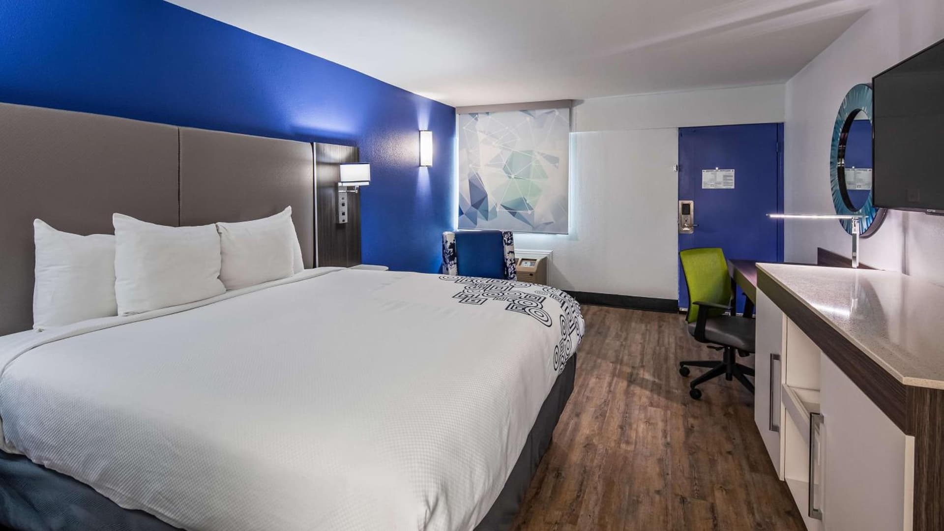 SureStay Plus Hotel by Best Western Sacramento Cal Expo gallery photo in Sacramento, CA — image 32