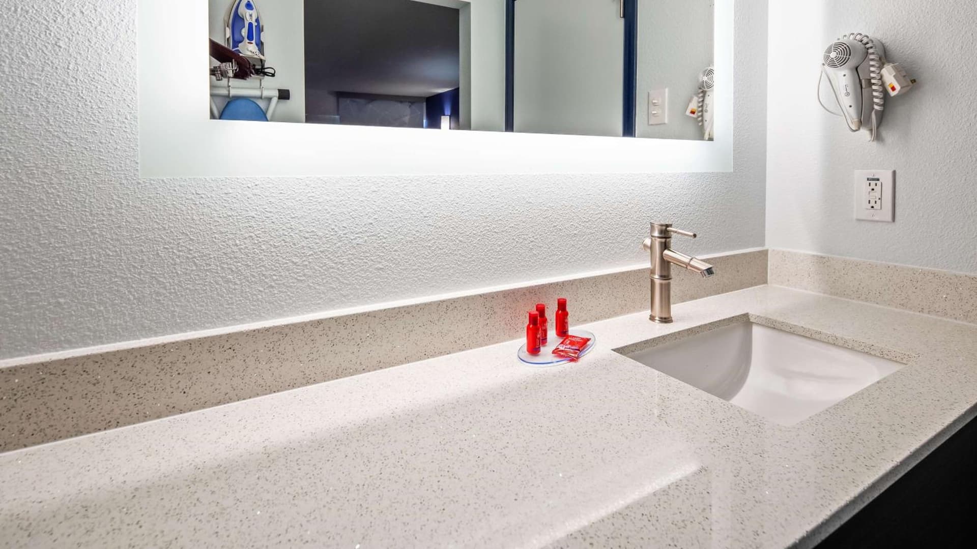 SureStay Plus Hotel by Best Western Sacramento Cal Expo gallery photo in Sacramento, CA — image 12