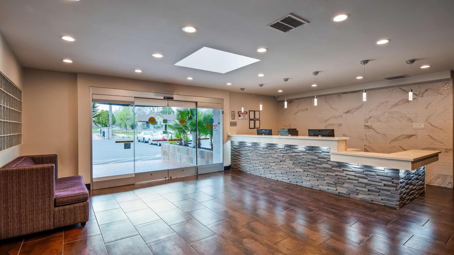SureStay Plus Hotel by Best Western Sacramento Cal Expo gallery photo in Sacramento, CA — image 8