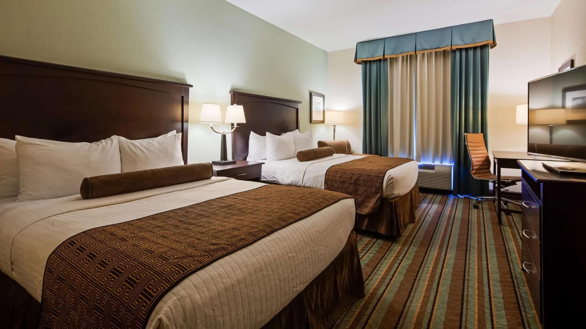 Best Western Plus Chain of Lakes Inn & Suites gallery photo in Leesburg, FL — image 18