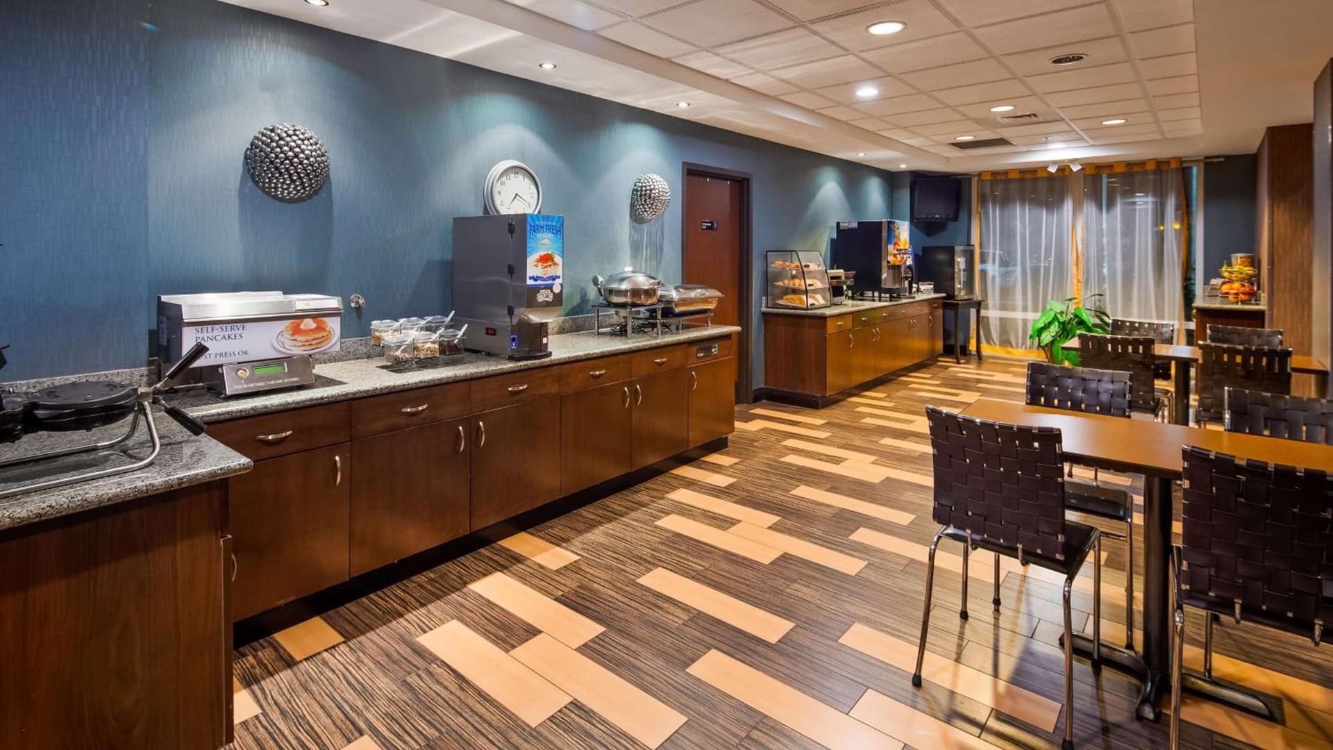 Best Western Plus Chain of Lakes Inn & Suites gallery photo in Leesburg, FL — image 15
