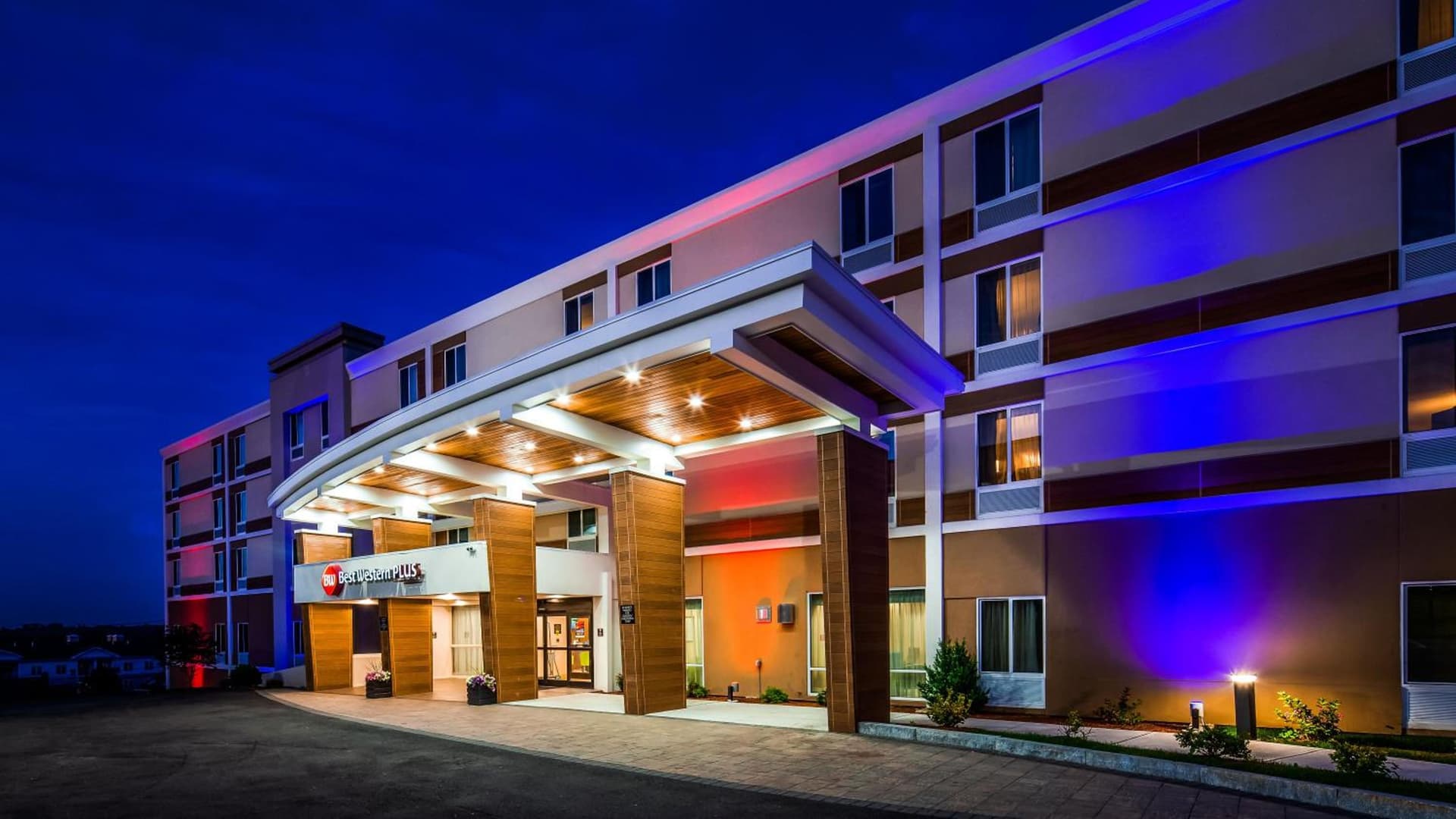 Best Western Plus North Shore Hotel property views in Danvers — gallery photo 3