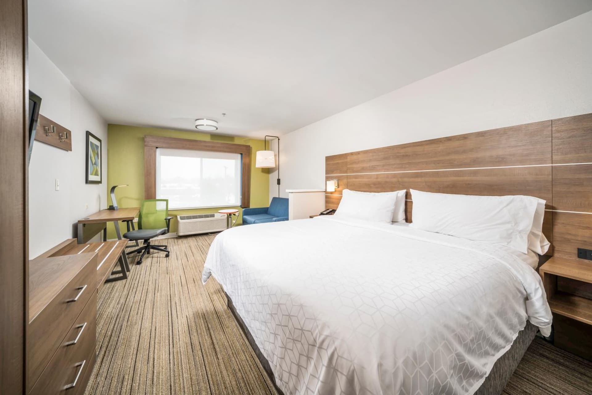 Holiday Inn Express Chicago Northwest-Vernon Hills by IHG property views in Vernon Hills, IL — gallery photo 3