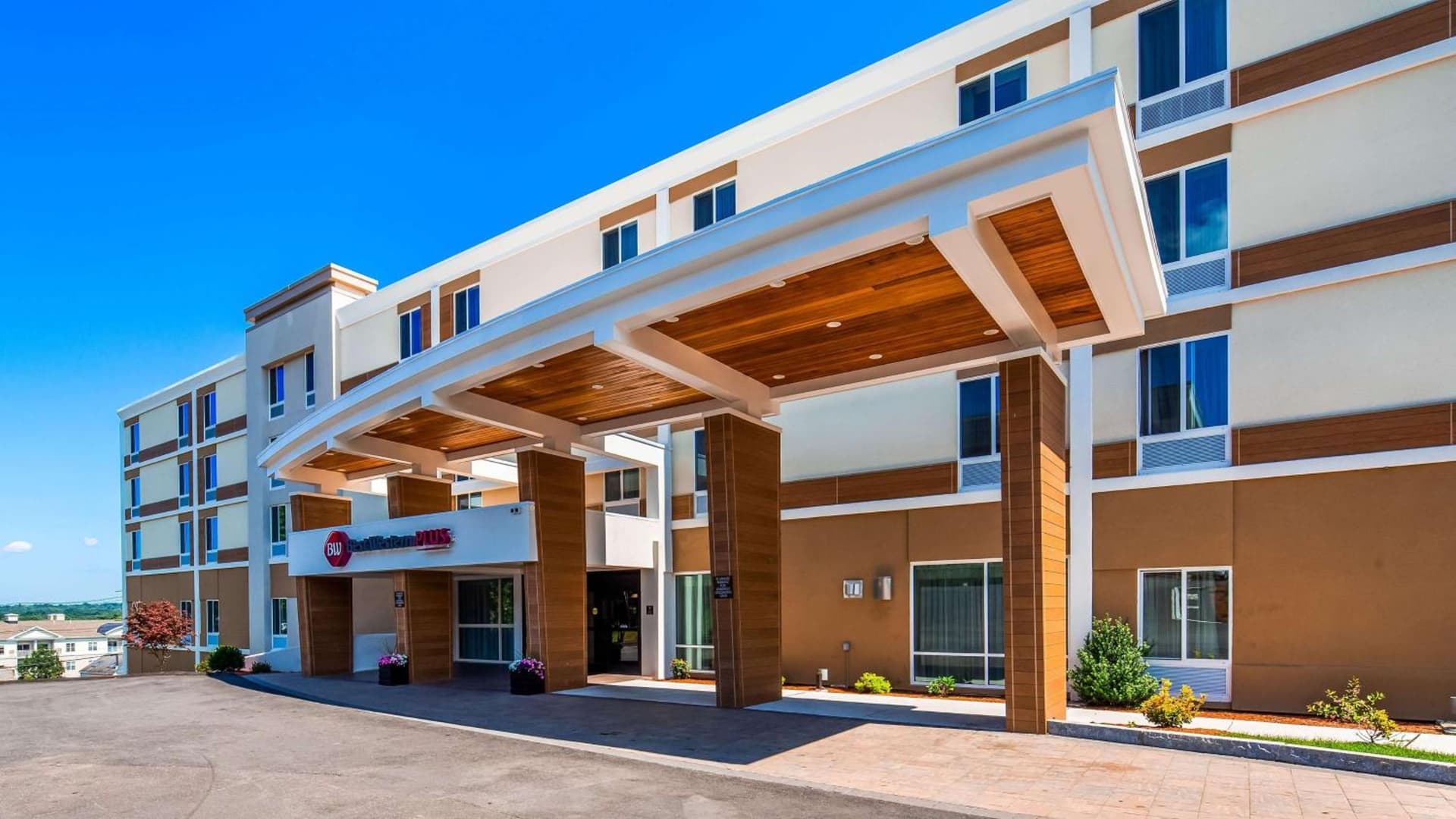 Best Western Plus North Shore Hotel interior in Danvers — gallery photo 2