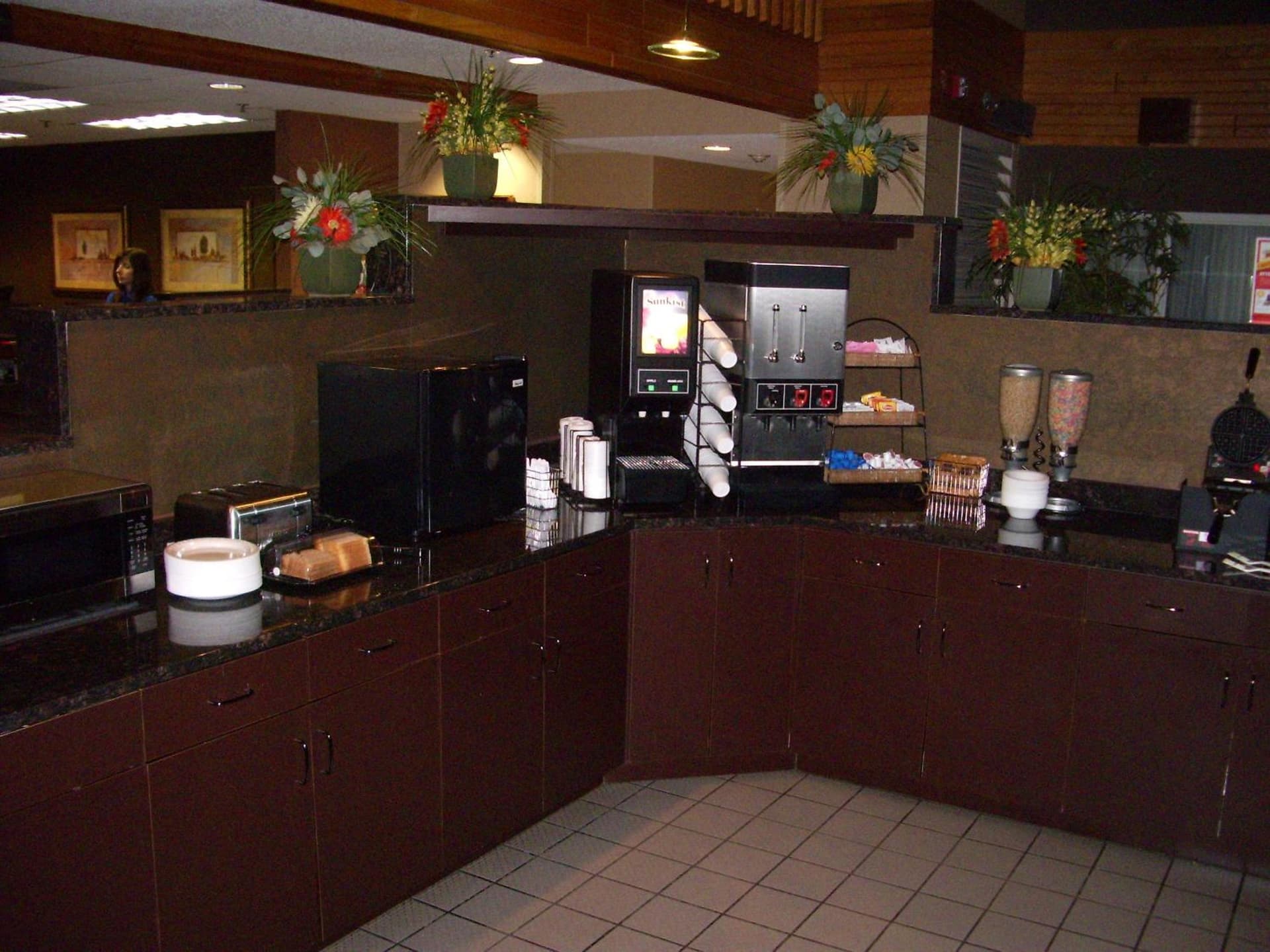 C'mon Inn & Suites Fargo interior in Fargo, ND — gallery photo 2