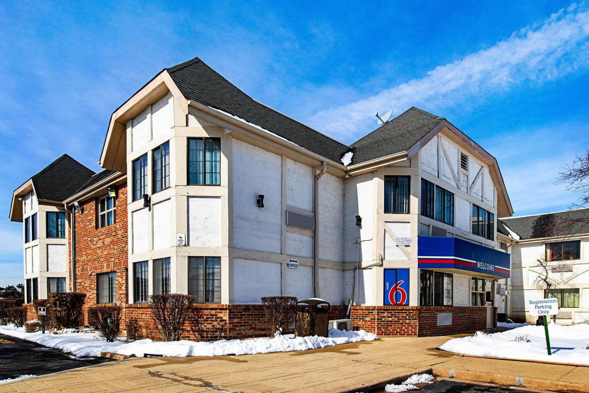 Motel 6-Palatine, IL - Chicago Northwest interior in Palatine, IL — gallery photo 2