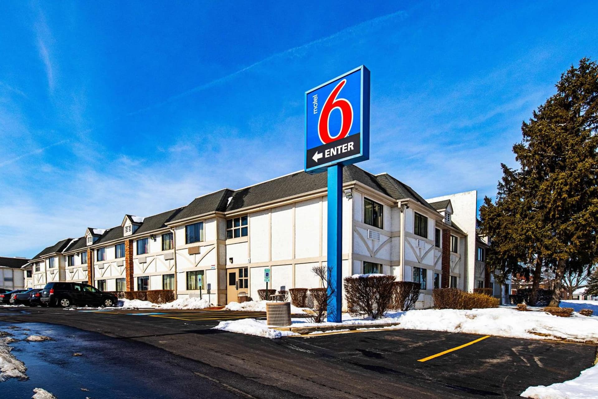 Motel 6-Palatine, IL - Chicago Northwest featured exterior or lobby in Palatine, IL — similar hotel