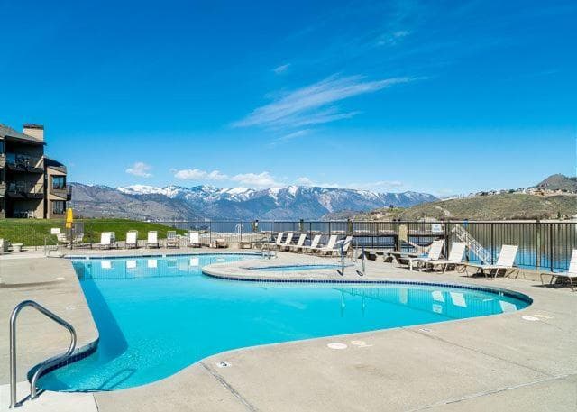 Chelan Resort Waterfront Townhouse property views in Chelan, WA — gallery photo 3
