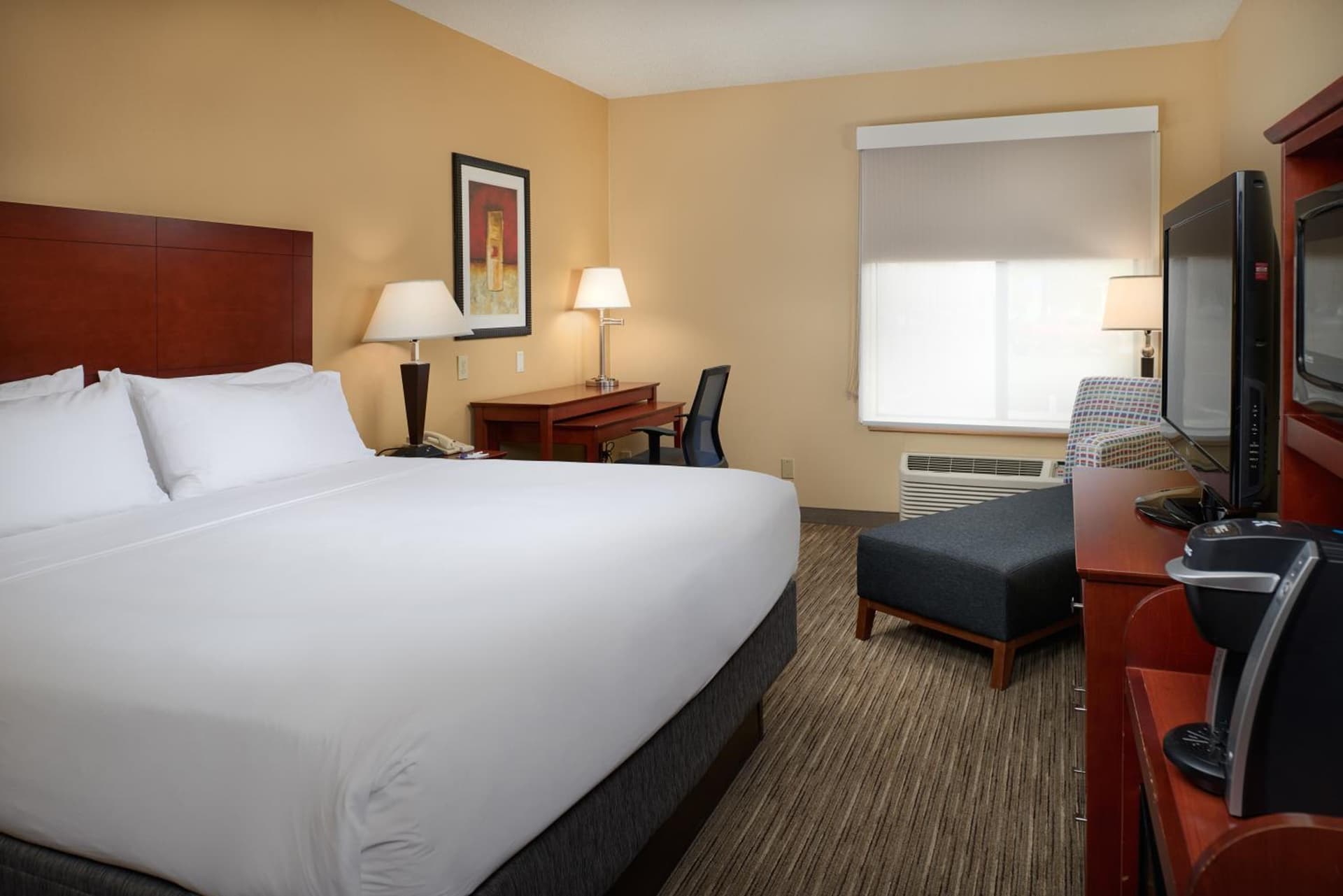 Holiday Inn Express Hotel & Suites Anniston/Oxford by IHG interior in Oxford, AL — gallery photo 2