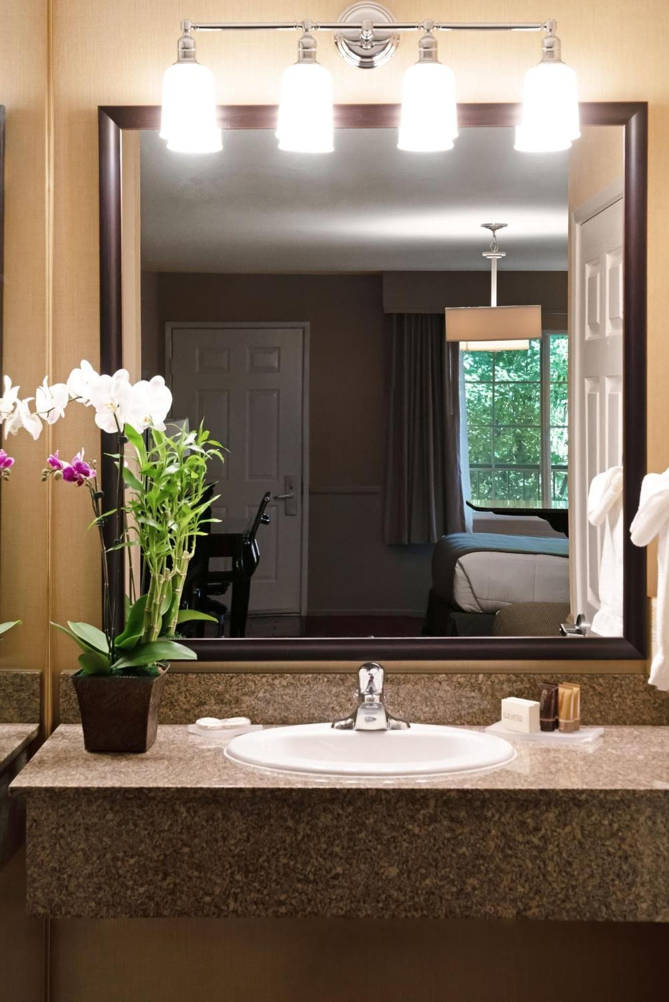 Best Western Corona Hotel & Suites gallery photo in Corona, CA — image 28