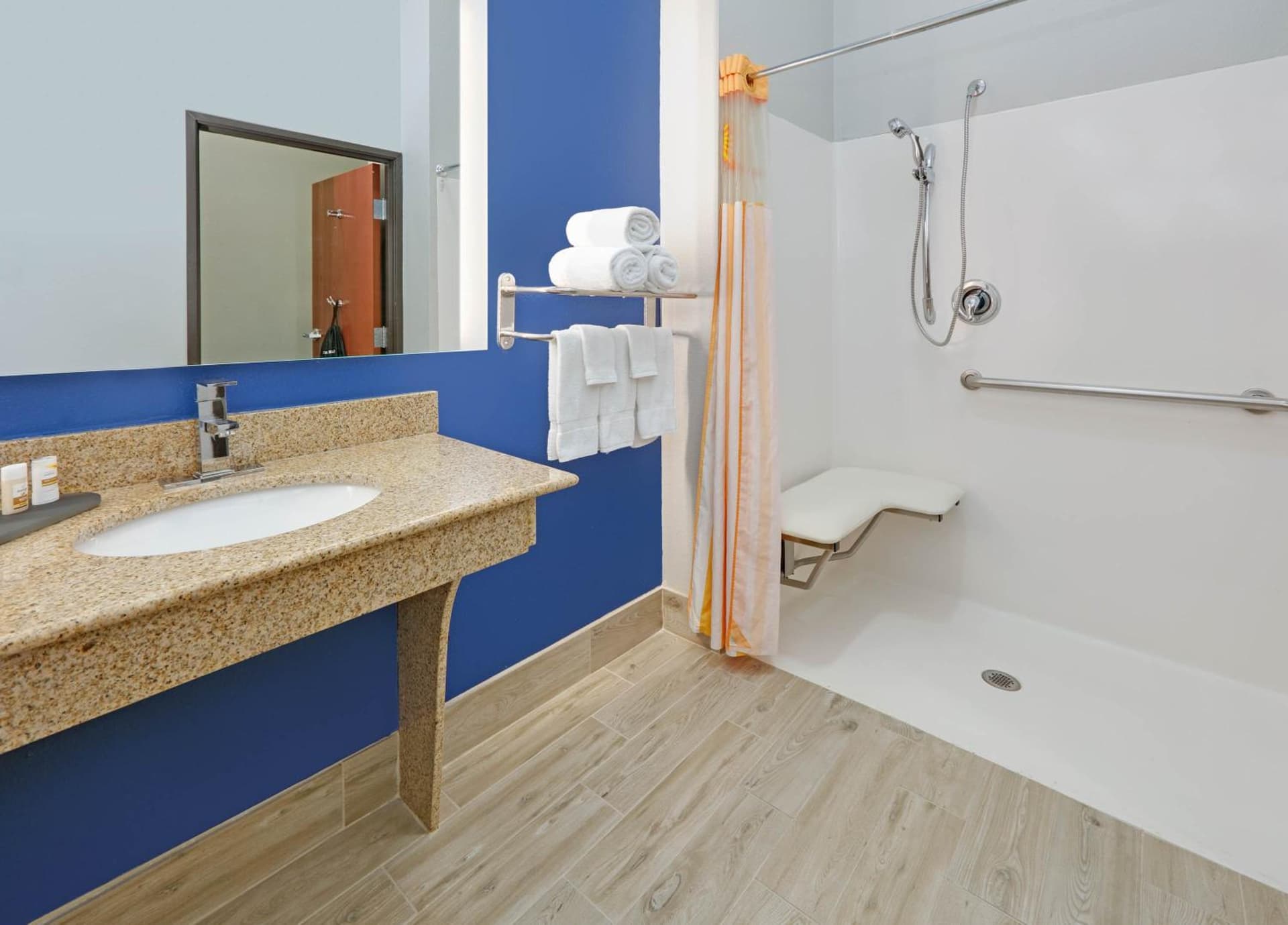 La Quinta by Wyndham Denton - University Drive gallery photo in Denton, TX — image 7